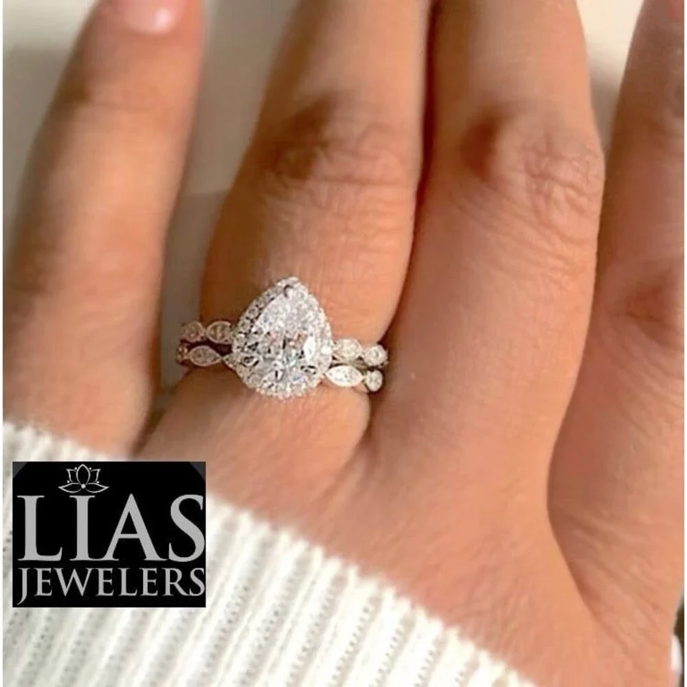 Brand New 18k White Gold Wedding Ring Set